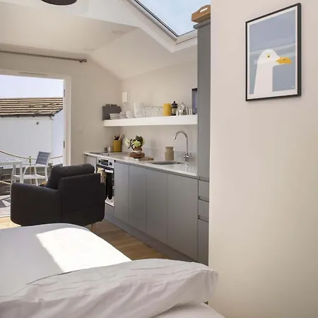 Stylish Boatshed With Sea Views Private Parking Holiday home